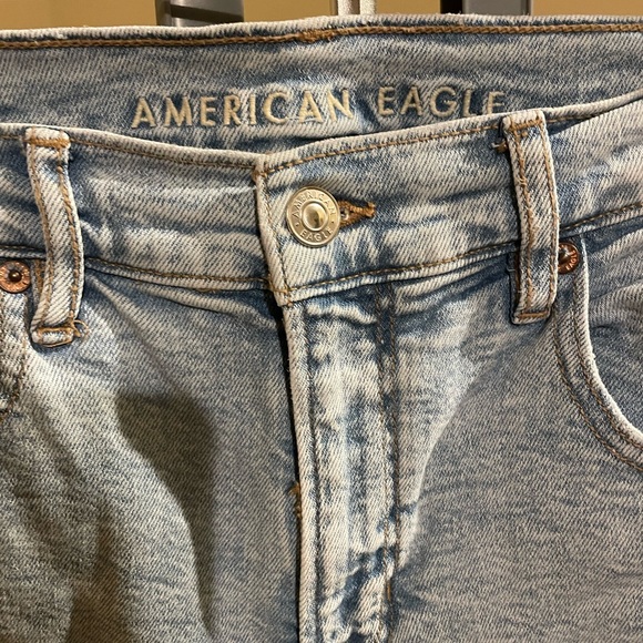 American Eagle 90’s skinny jeans in a size 6 long. - Picture 4 of 7